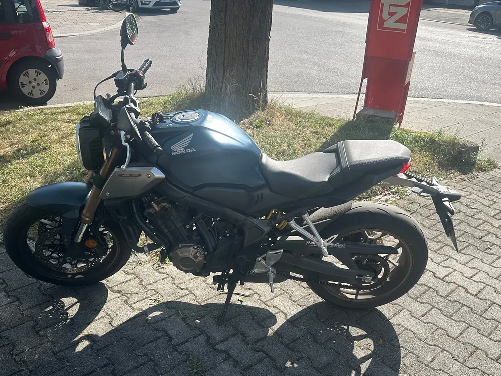 Die Honda CB650R in der Seitenansicht, Schulungsmotorrad für die Klasse A